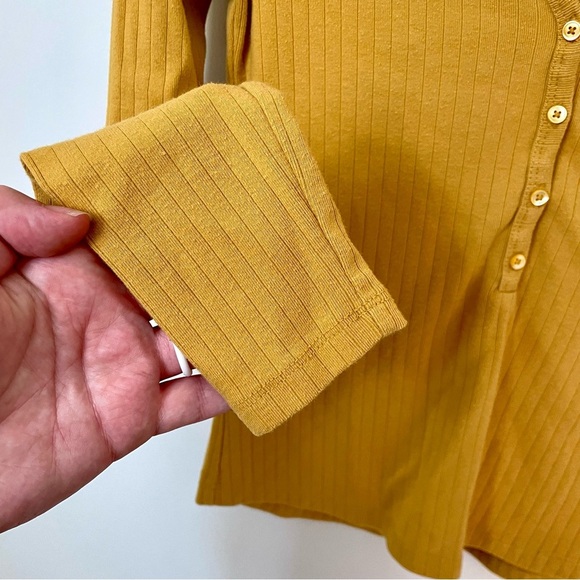 Aritzia Babaton Ribbed Henley Yellow Sweater - Picture 3 of 6